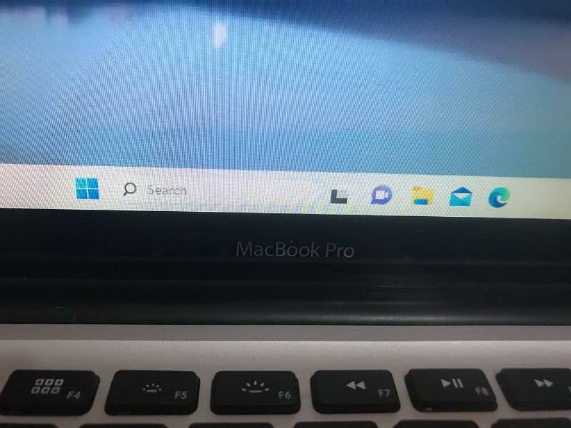 APPLE MACBOOK PRO LATE 2011 4GB RAM 250GB HDD  URGENT SALE 4