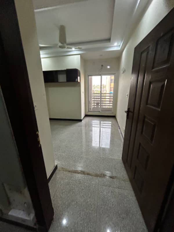 3 Bedroom flat for rent in phase 7 9