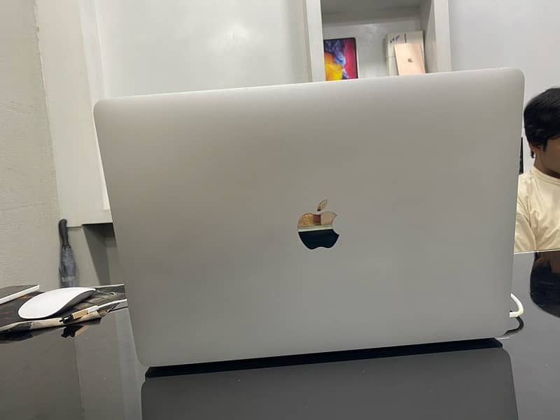 Macbook Pro 2020 tuch Bar wala 13.3 inch 10