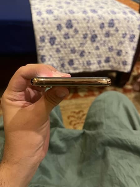 iPhone XS Max Gold 64GB Dual SIM 3