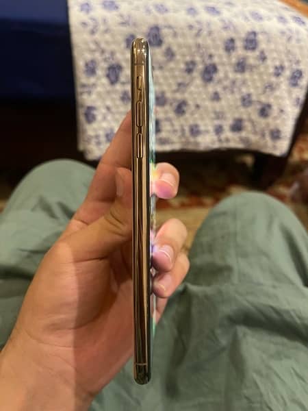 iPhone XS Max Gold 64GB Dual SIM 4