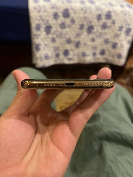 iPhone XS Max Gold 64GB Dual SIM 5