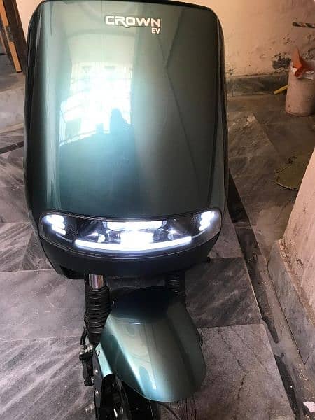 New scooty for urgent sale 1