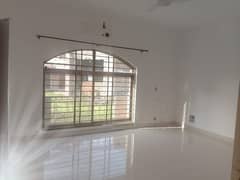 10 Marla Well Maintained House for Rent in Overseas 7 Bahria Phase 8