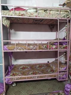 Bunk bed with 3single mattresses