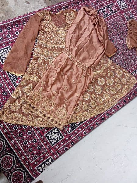 golden color dress for sell 4