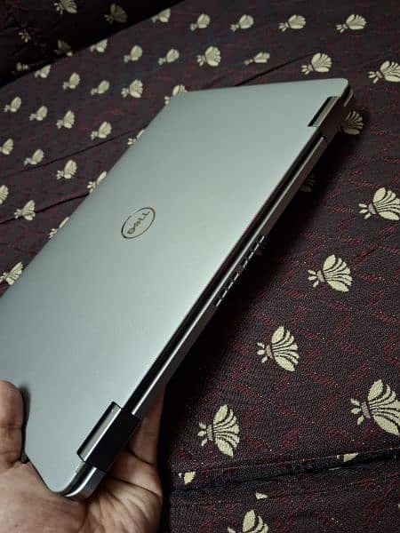 Dell Latitude 7400 2-in-1 8