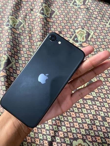 Iphone se lush condition zero scratch urgent sale 2