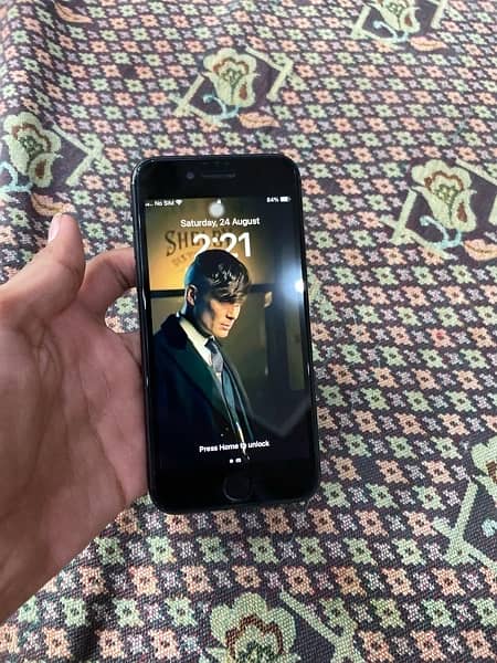 Iphone se lush condition zero scratch urgent sale 4