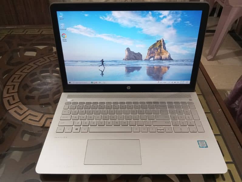 HP Pavilion15 i5 8th Gen: Touch Display 15.6" : Backlight : 10/10 2