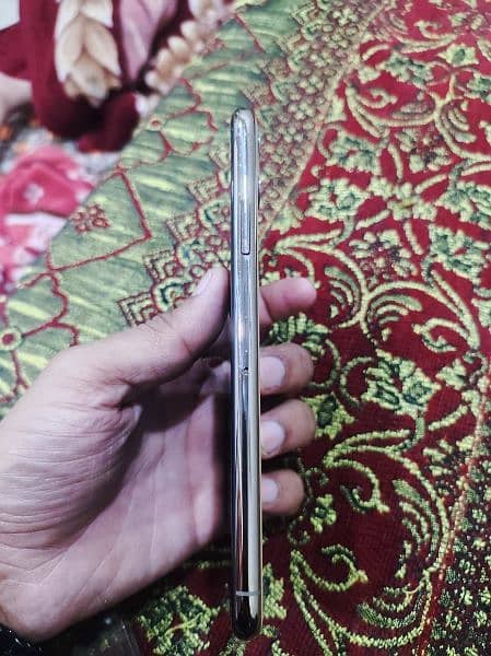 iphone 11 pro max golden 64gb 1 physical 1 esim working 3