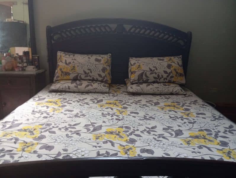 Bed and dressing table for sale 4