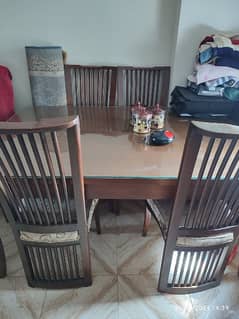 dinning table selling 6 seater