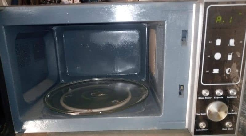 Haier microwave oven in working condition 3