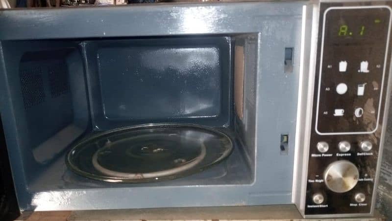 Haier microwave oven in working condition 4