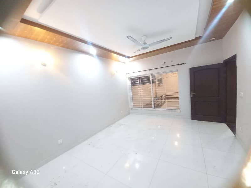 ONE KANAL UPPER PORTION AVAILABLE FOR RENT IN VALENCIA TOWN LAHORE 1