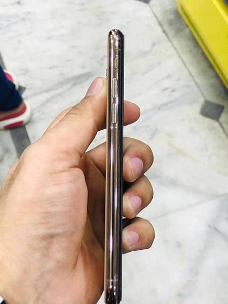 iPhone Xs 256GB Non PTA 4