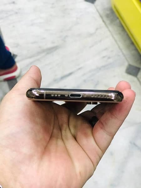 iPhone Xs 256GB Non PTA 5