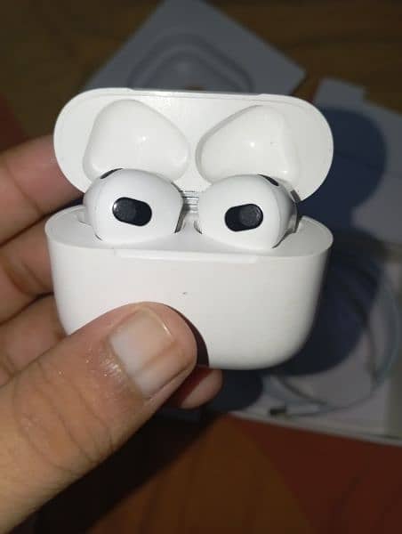 Apple Airpods 3rd generation 4