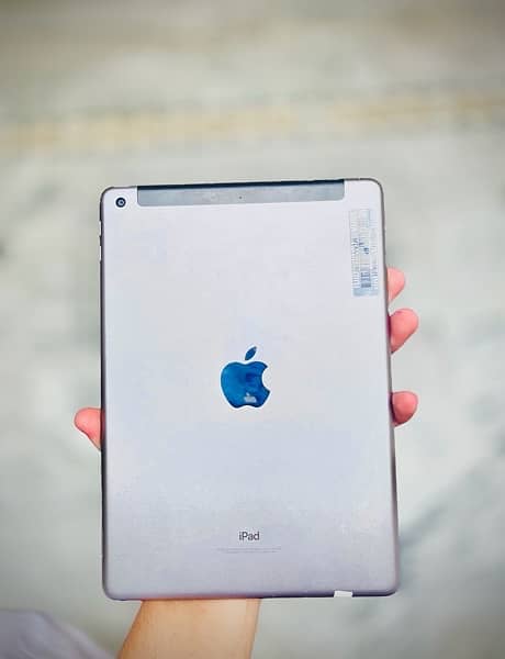 Apple iPad 5th generation sim sported 0