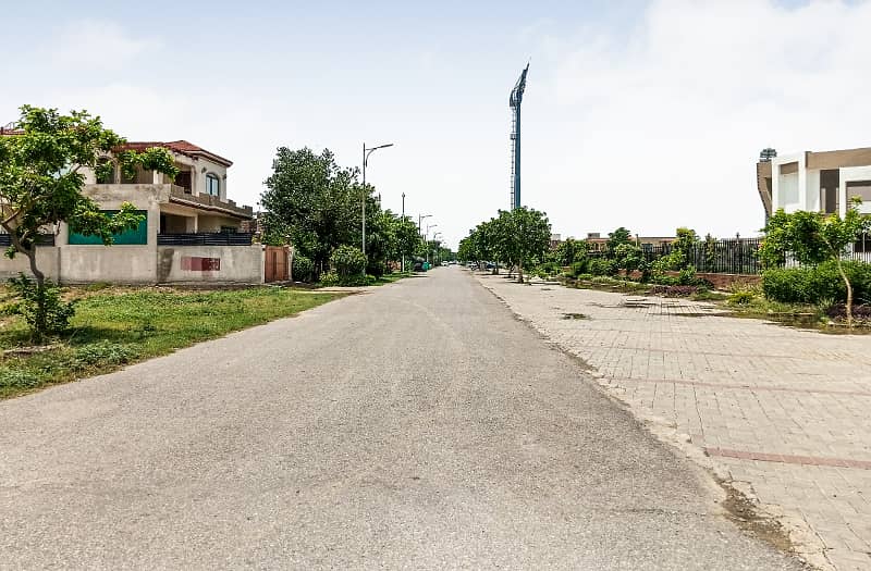 **Prime Location 1 Kanal Plot For Sale In Phase 6, DHA Lahore** 1