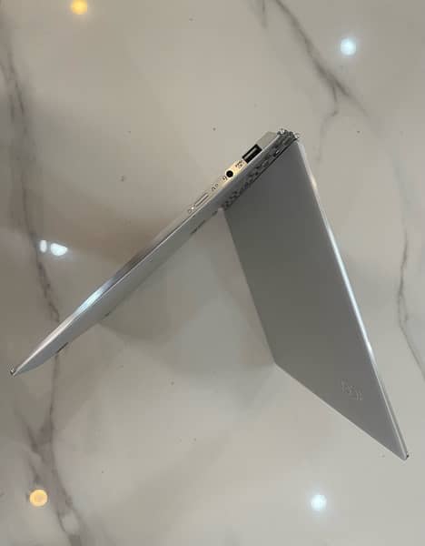 Lenovo Yoga 910 - 7th Gen Ci7 5