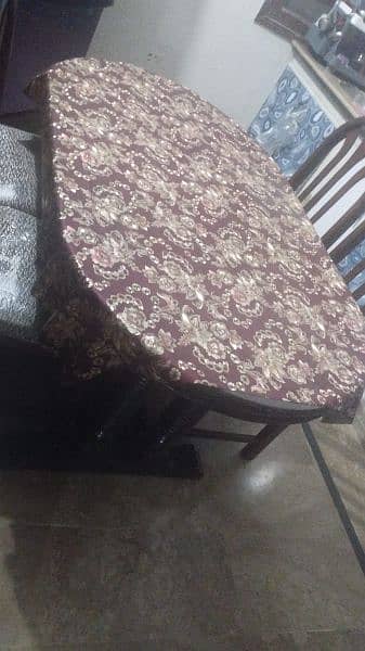 dinning table with 06 chairs used like new whtsapp 03333897822 no call 2