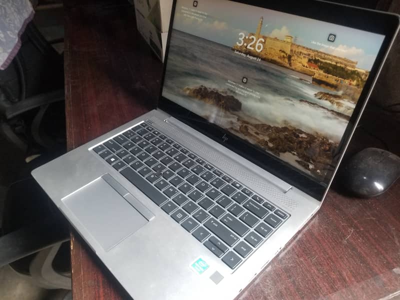 HP EliteBook 840 0