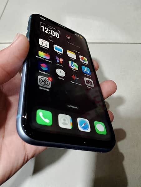 iPhone XR 7