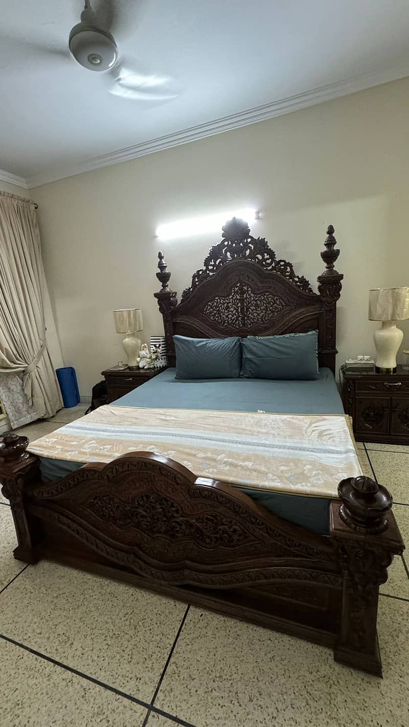 Chinioti Bed| King Size | Chinioti Dressing Table + Side Tables 0