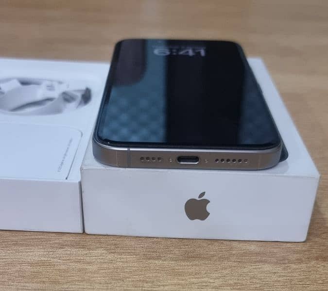 Iphone 15 pro max 256gb non pta UK model 5