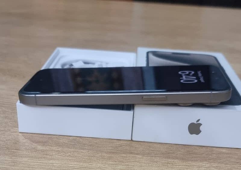 Iphone 15 pro max 256gb non pta UK model 6