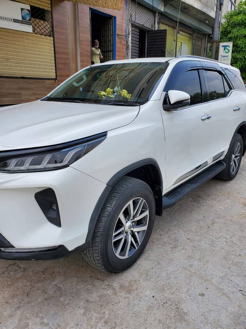 Fortuner V 2.7 Petrol 2020- Legender Converted Mil 24000 Full Genuine 9