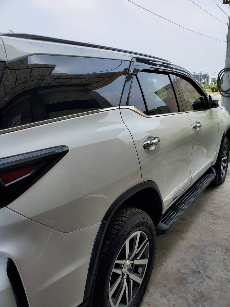 Fortuner V 2.7 Petrol 2020- Legender Converted Mil 24000 Full Genuine 10