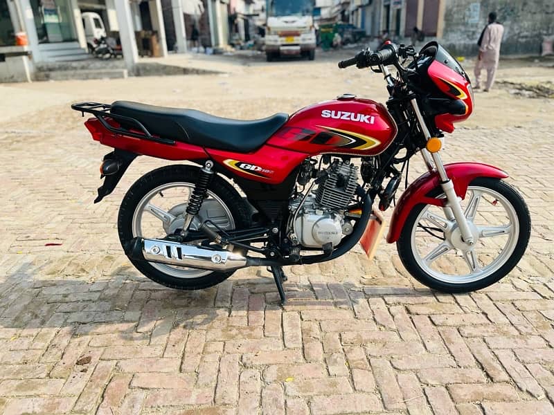 Suzuki 110s 2022 model red coler total 17500 se Kam chali ha 1