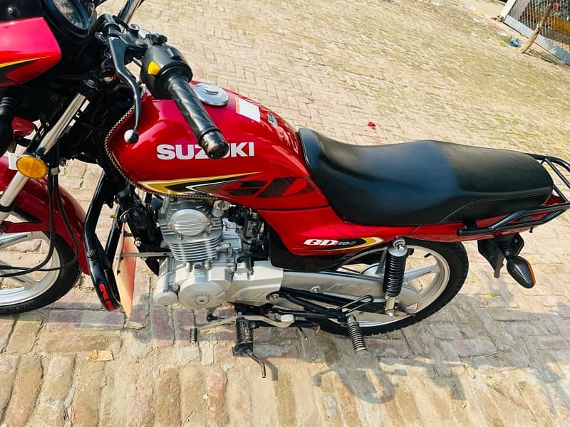 Suzuki 110s 2022 model red coler total 17500 se Kam chali ha 3