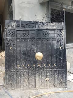 Iron Metal Gate