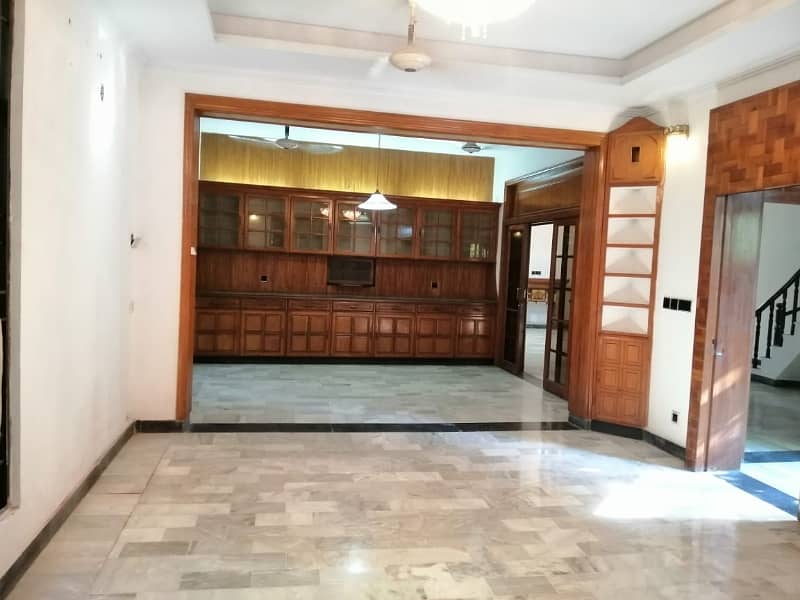 1 Kanal Beautiful House Available For Family & Facing Park 2