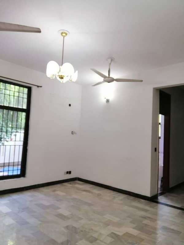 1 Kanal Beautiful House Available For Family & Facing Park 4