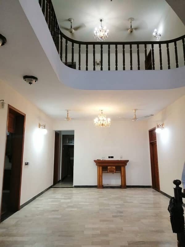 1 Kanal Beautiful House Available For Family & Facing Park 7