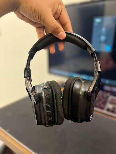 Logitech headphones 1