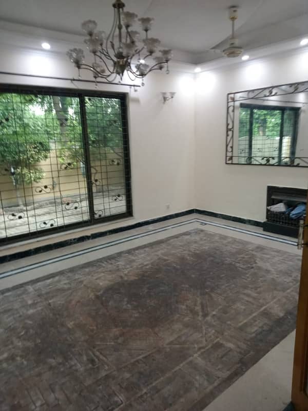 1 Kanal House Situated In DHA Phase 4 For rent 8