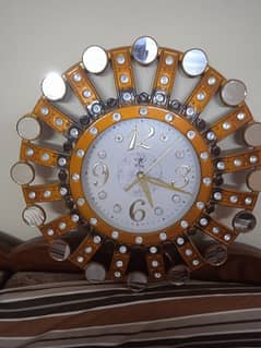 WALL CLOCK VERY BEAUTIFUL COLOR AND GLASS COMBINATION