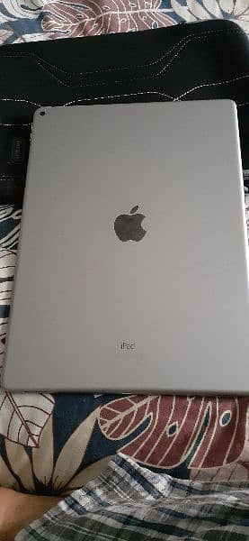 Apple iPad Pro 12.9 inch first generation 2015 4