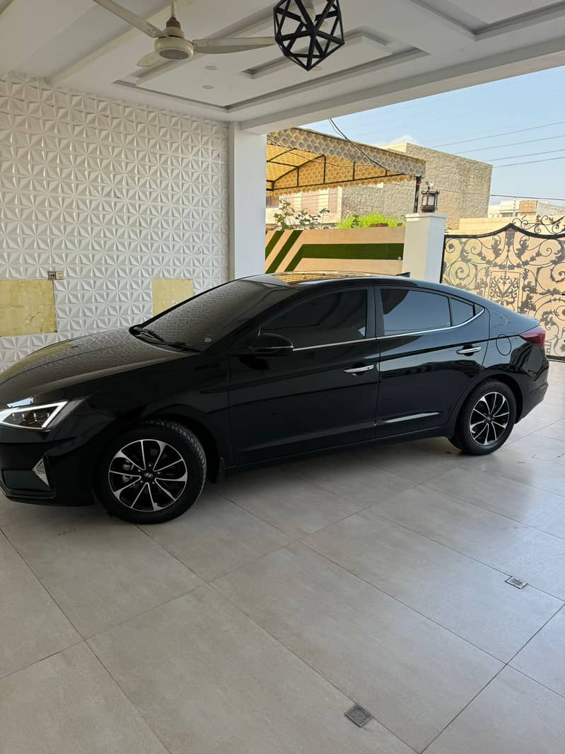 Hyundai Elantra Limited  2024 4