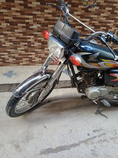 Honda CG 125cc 2017 model genuine bike for urgent sale 7