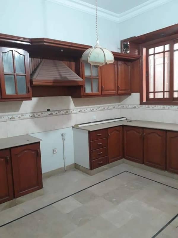 Portion For Rent 3 Bedroom Drawing And Vip Block 3A 7