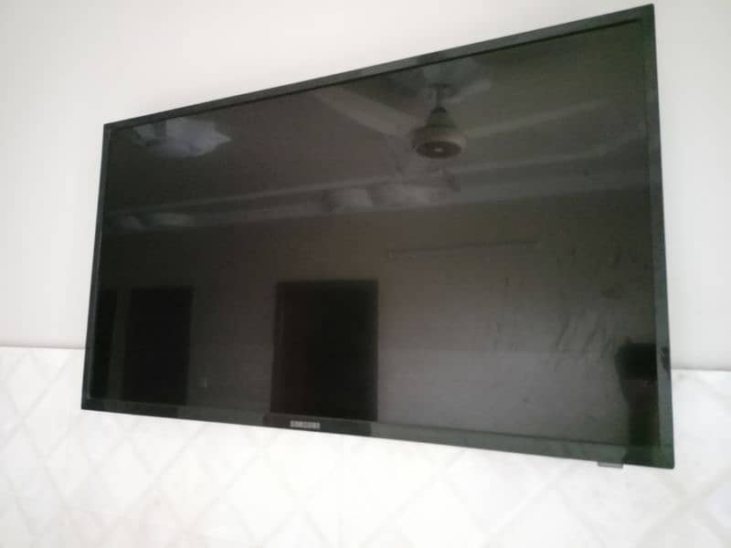 Smart 42" LED TV 3