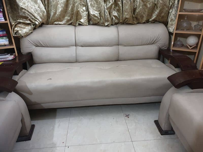 7 seater sofa set in Good Condition 1