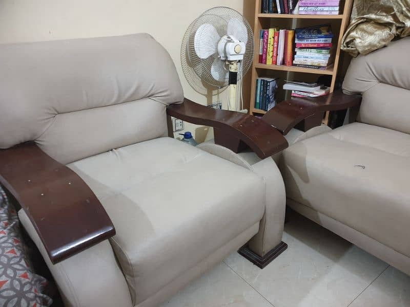 7 seater sofa set in Good Condition 3